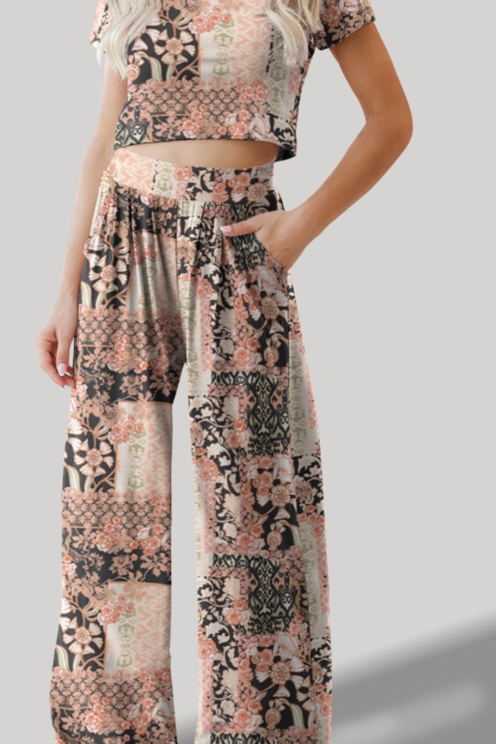 Chic Printed Tee and Pants Set - Kalizeh