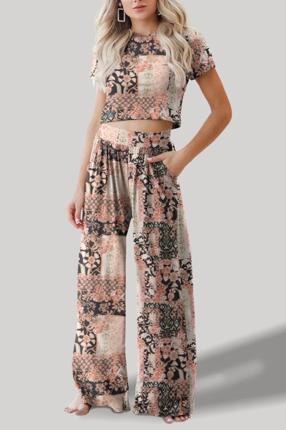 Chic Printed Tee and Pants Set - Kalizeh