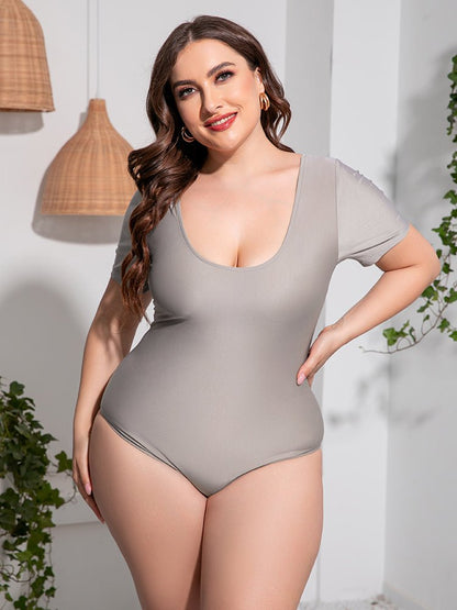 Plus Size Scoop Neck Short Sleeve Swimsuit - Kalizeh