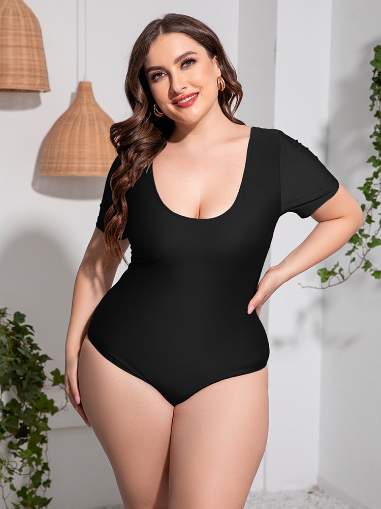 Plus Size Scoop Neck Short Sleeve Swimsuit - Kalizeh