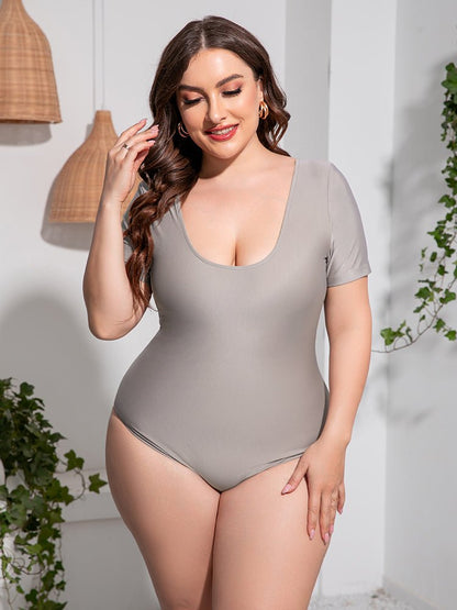 Plus Size Scoop Neck Short Sleeve Swimsuit - Kalizeh