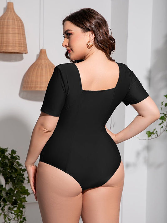 Plus Size Scoop Neck Short Sleeve Swimsuit - Kalizeh