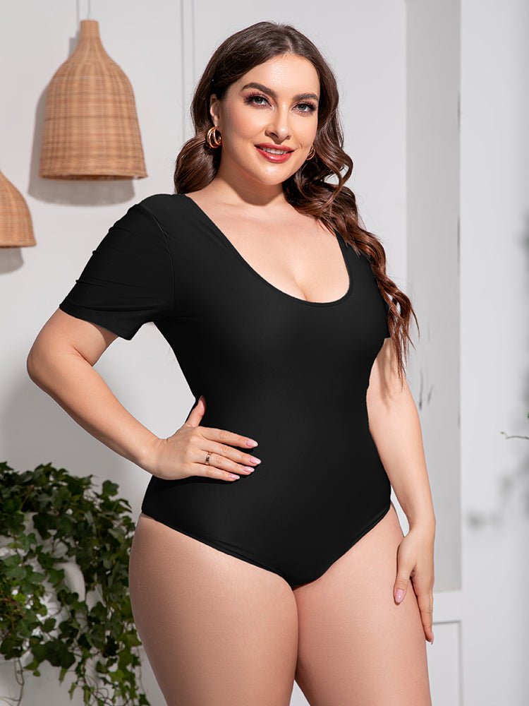 Plus Size Scoop Neck Short Sleeve Swimsuit - Kalizeh