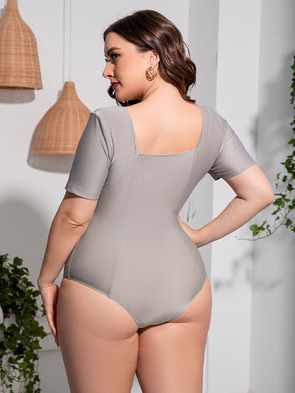 Plus Size Scoop Neck Short Sleeve Swimsuit - Kalizeh