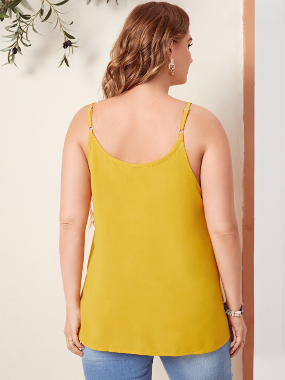 Plus Size Scoop Neck Tank Top - Kalizeh