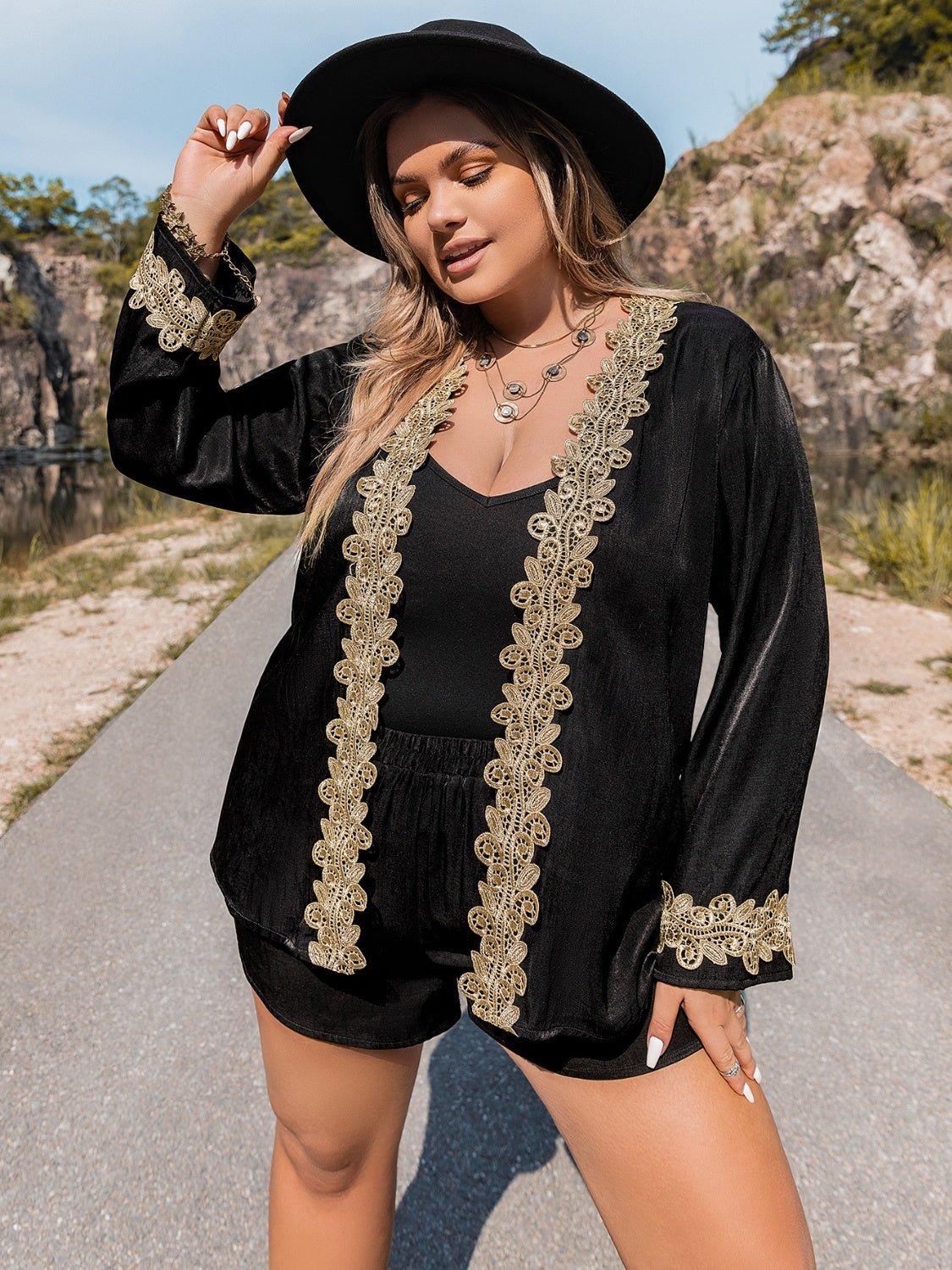 Plus Size Stylish Contrast Long Sleeve Top and Shorts Set - Kalizeh